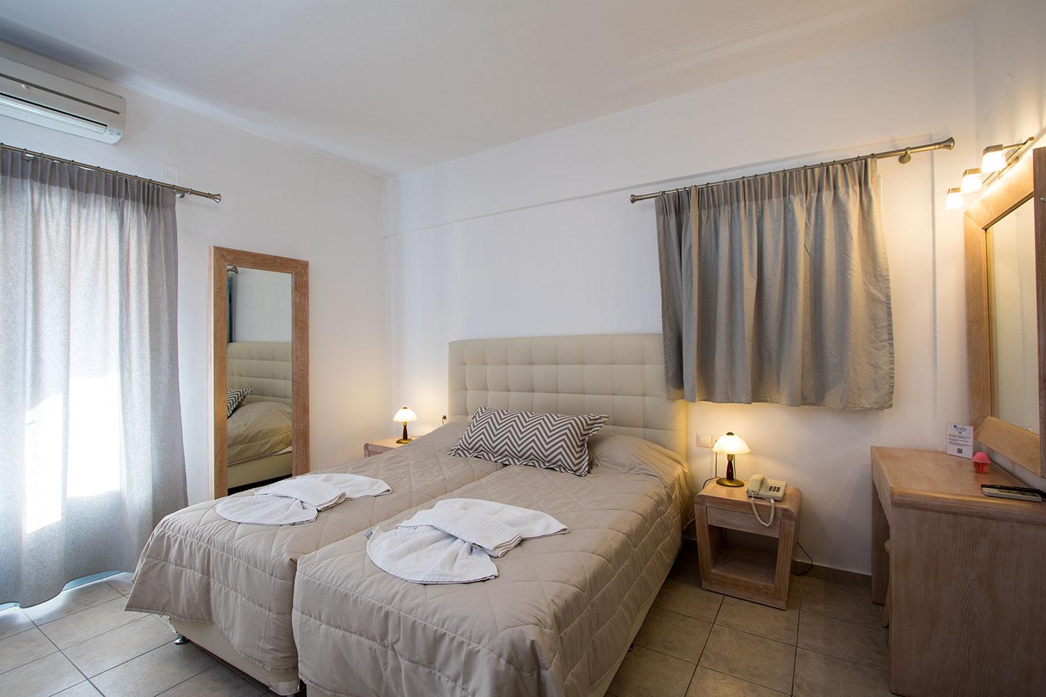 Erato 3* Fira (Santorini)
